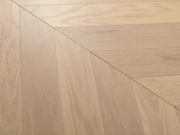 Vidar Hardwood Plank American Oak Chevron Select & Better Collection Naked Oak 5" X 3/4" X Fixed Length |18 mm Thickness