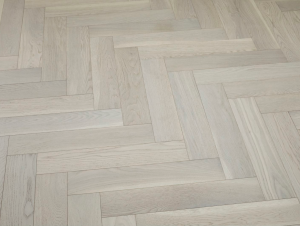 Vidar Hardwood Plank American Oak Herringbone Character Collection Pearl 5" x 3/4" x 30" |18 mm Thickness